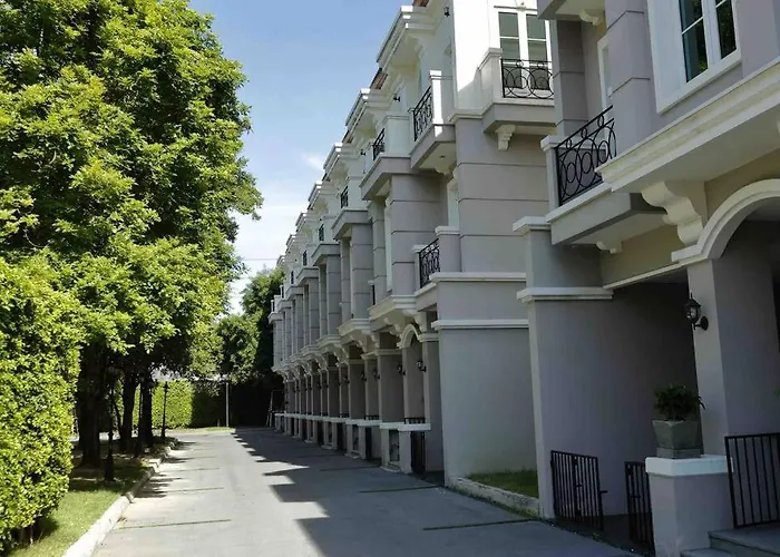 Sukhumvit 16 Townhouses, Inhome Luxury Residences 別荘 バンコク都