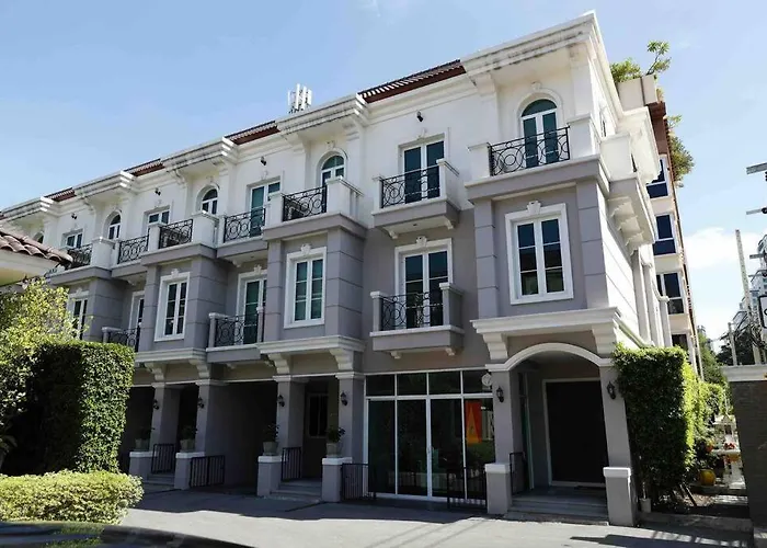 Sukhumvit 16 Townhouses, Inhome Luxury Residences バンコク都